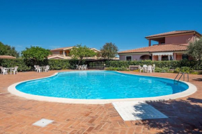 House in residence with swimming pool 2 km from the sea Murta Maria